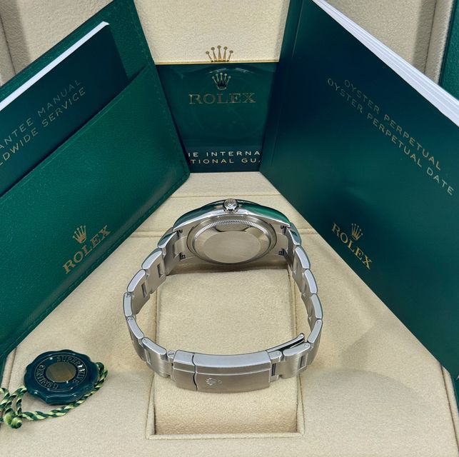 Rolex Oyster Perpetual 126000 Image 4